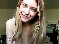 Sexy 18yo girlfriend shows her titties on webcam live