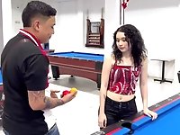 Learn to play pool and get a damn prize - Spanish subtitles!