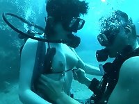 Underwater fetish XXX action on cam