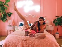 Ebony webcam slut Mystique is playing with her favorite sex toys